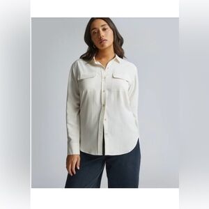 Everlane The Washable Silk Relaxed Shirt in Bone, Size 0. (Flaw)